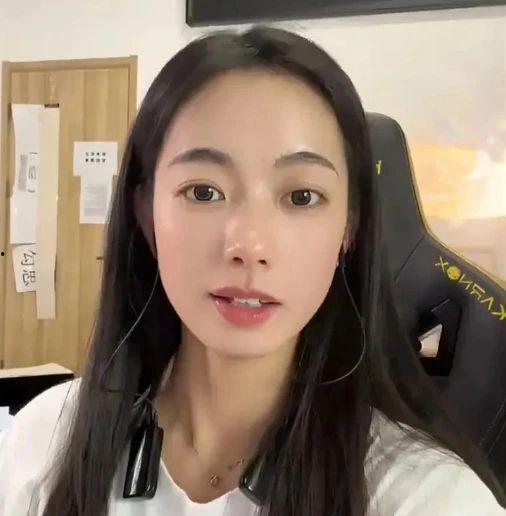 吃瓜网红图片头像女的,揭秘网红吃瓜头像背后的魅力 第2张 吃瓜网红图片头像女的,揭秘网红吃瓜头像背后的魅力 第2张
